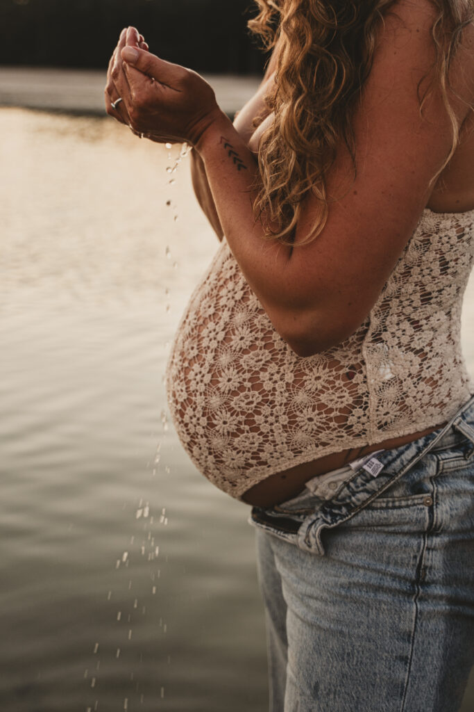 Een korte tijd, een moment om nooit te vergeten. Zwangerschap fotoshoot. 
